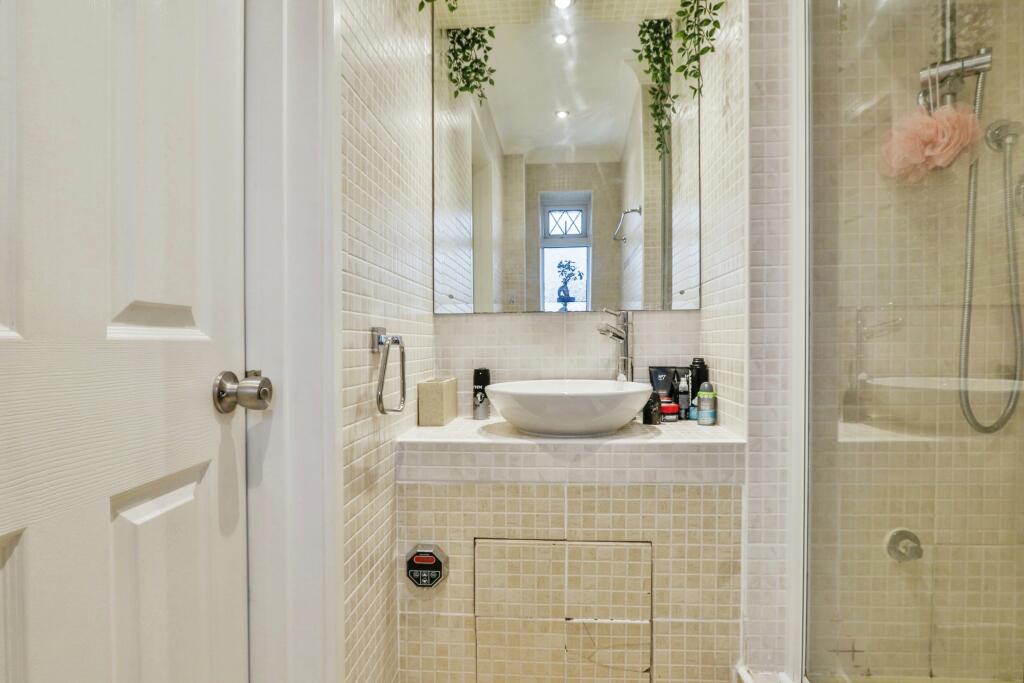 Additional image 16 of De Courtenai Close, BEARWOOD, Bournemouth, Dorset, BH11