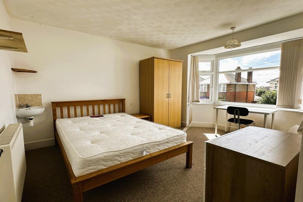 Additional image 8 of 6 bedroom Detached House in Ensbury Park