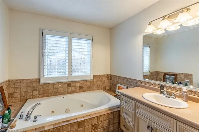 Additional image 21 of 33 Notchwood Crt