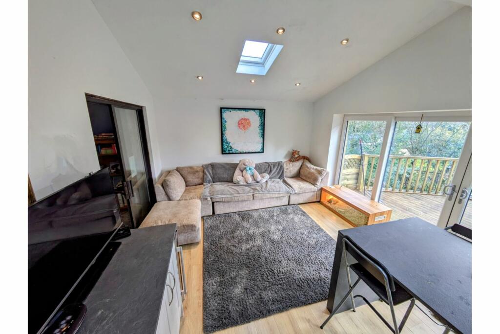 Additional image 8 of Cheriton Drive, Bradford, BD13