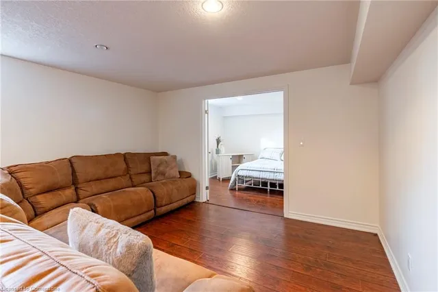 Additional image 34 of 33 Notchwood Crt