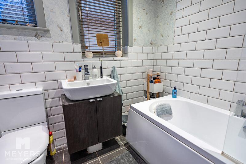 Additional image 9 of Pine Vale Crescent, Redhill, BH10