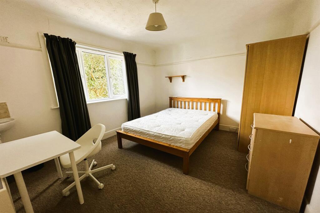 Additional image 11 of 6 bedroom Detached House in Ensbury Park