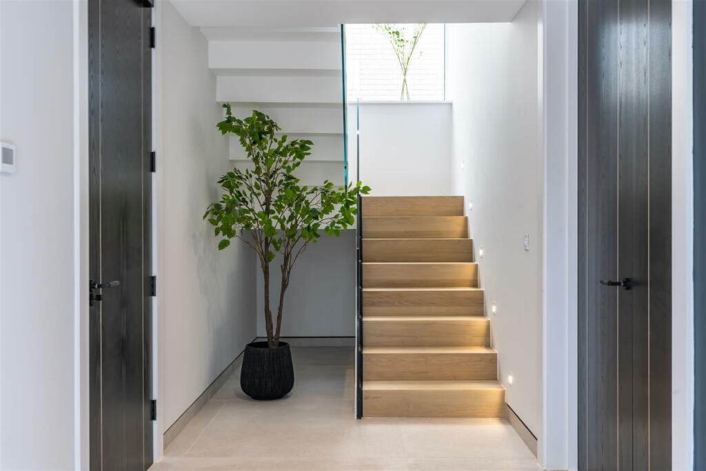 Additional image 5 of Dorset Lake Avenue, Lilliput