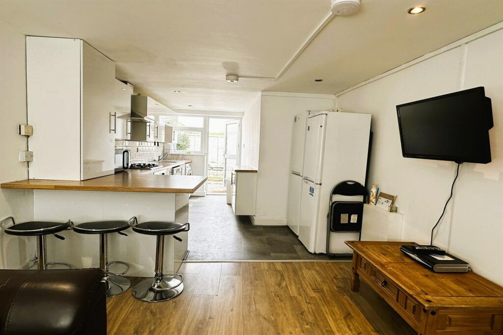 Additional image 4 of 6 bedroom Detached House in Ensbury Park