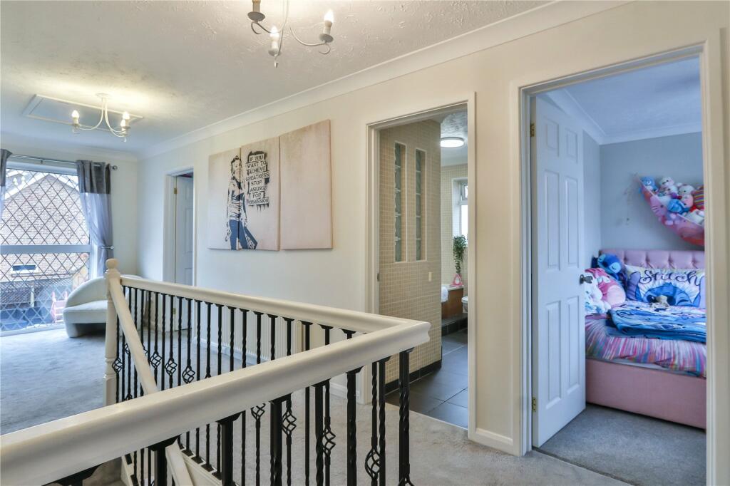 Additional image 8 of De Courtenai Close, BEARWOOD, Bournemouth, Dorset, BH11