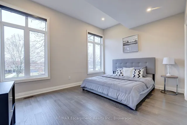 Additional image 21 of 560 Woodview Rd