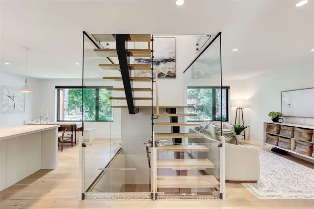 Additional image 13 of 2107 Courtland Cres