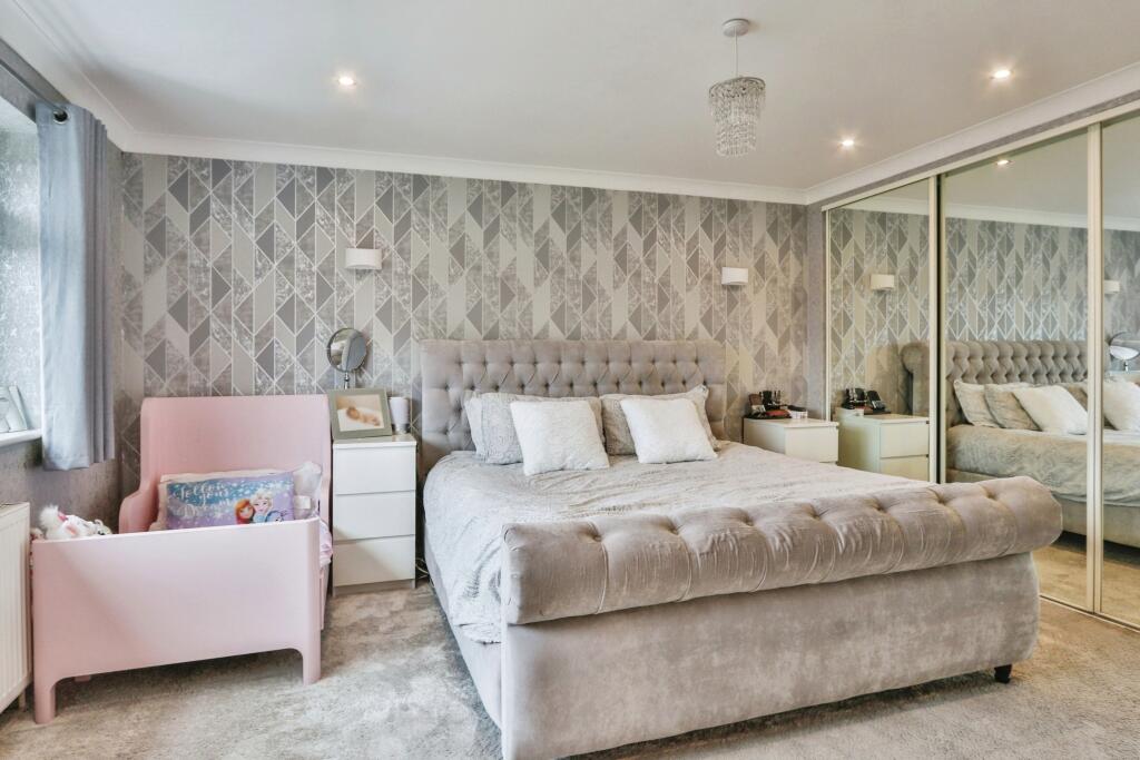 Additional image 9 of De Courtenai Close, BEARWOOD, Bournemouth, Dorset, BH11