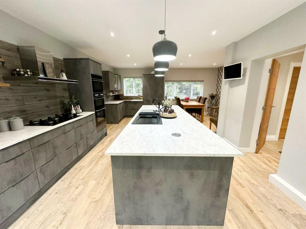 Additional image 41 of Ladymead, Glenlyon Avenue, Keighley