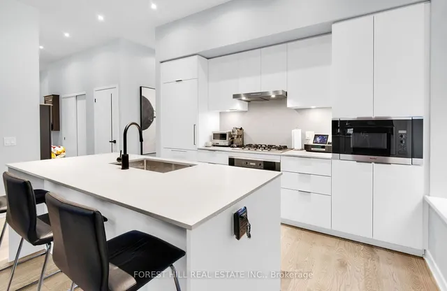 Additional image 20 of 22 Lombard St Unit 203