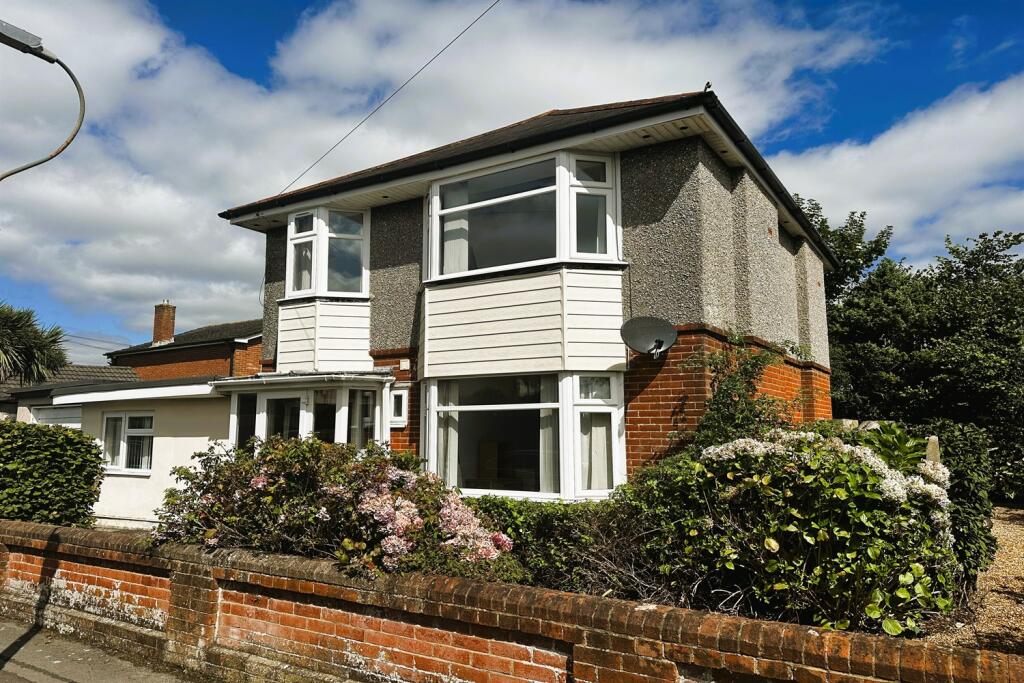 Additional image 2 of 6 bedroom Detached House in Ensbury Park