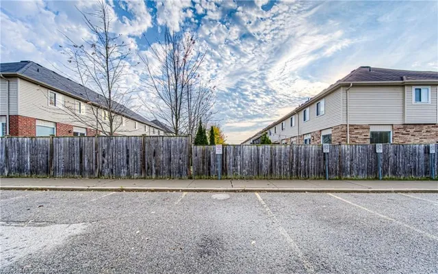 Additional image 29 of 468 Doon South Dr Unit 4