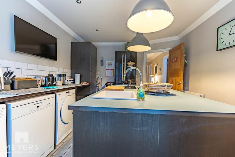 Additional image 6 of Pine Vale Crescent, Redhill, BH10