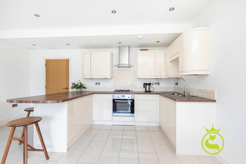 Additional image 5 of Town House- Cluster Views, Sandbanks Road, Whitecliff, Poole BH14
