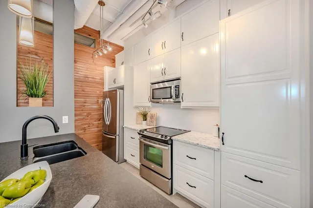 Additional image 8 of 112 Benton St Unit 210