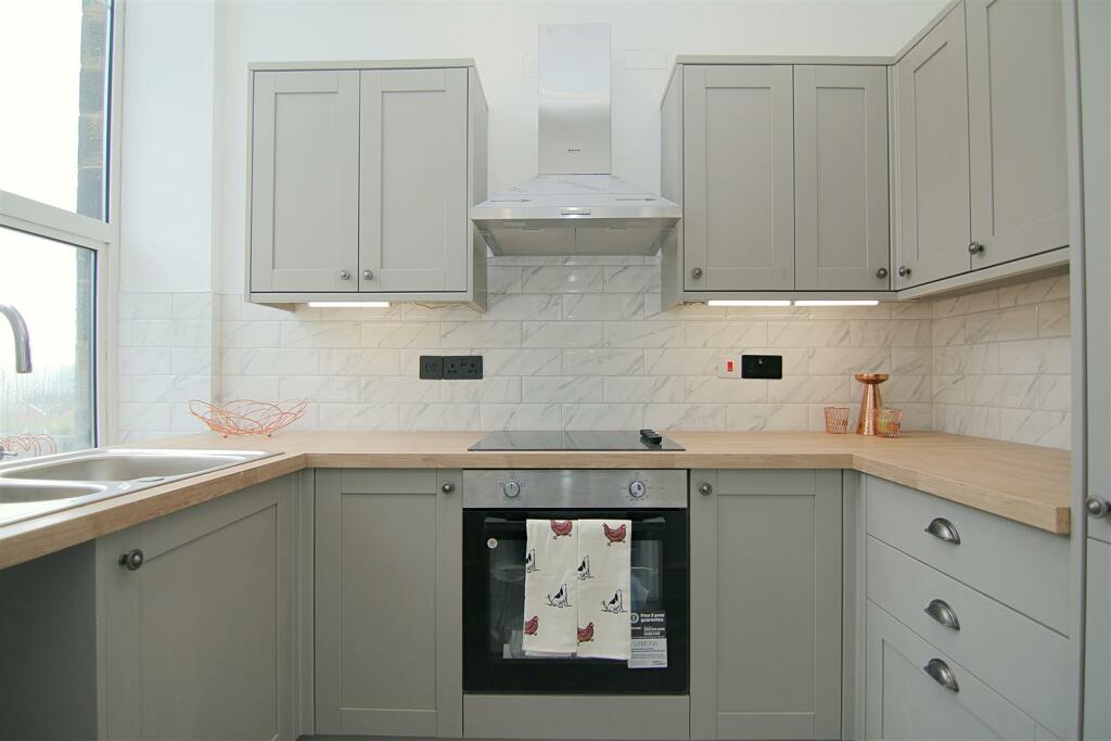 Additional image 7 of Lady Park Avenue, Bingley