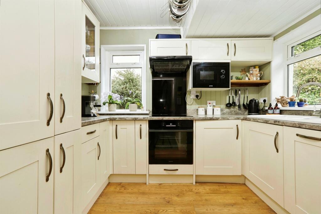 Additional image 2 of Hill Top Road, Hainworth, Keighley