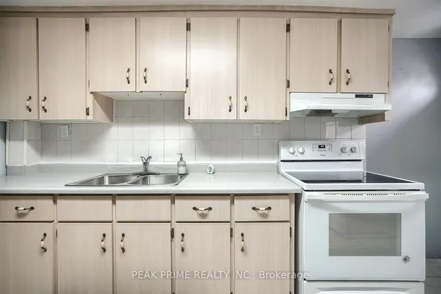 Additional image 15 of 11 Bloem Ave