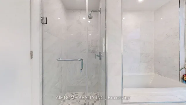 Additional image 20 of 1 Gloucester St Unit 1816