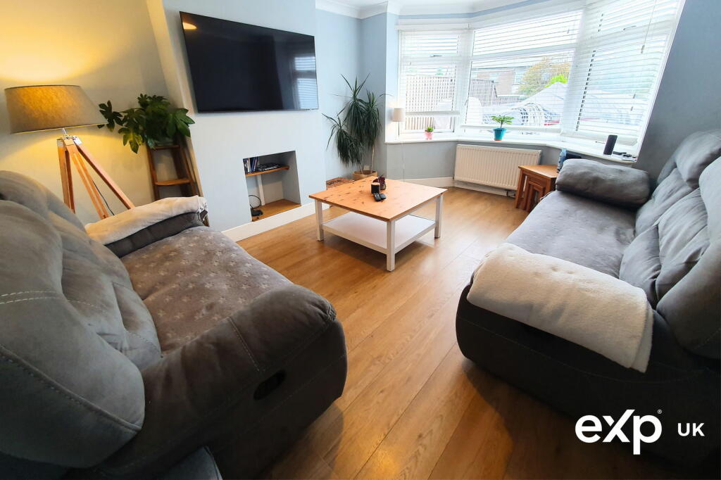 Additional image 4 of Walking Distance of Hamworthy Park / Sea Front - Family Home with South Facing Garden