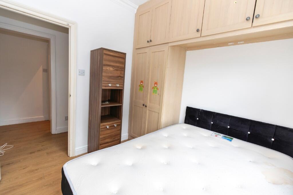 Additional image 8 of Large 2 Bedroom Flat in Town centre