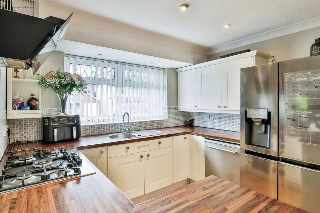 Additional image 6 of De Courtenai Close, BEARWOOD, Bournemouth, Dorset, BH11