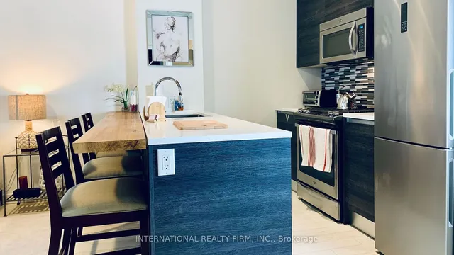 Additional image 9 of 111 Bathurst St Unit 815