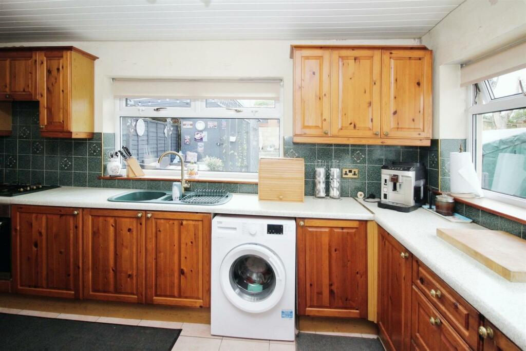 Additional image 6 of Dale Grove, Bradford, BD10 8UL