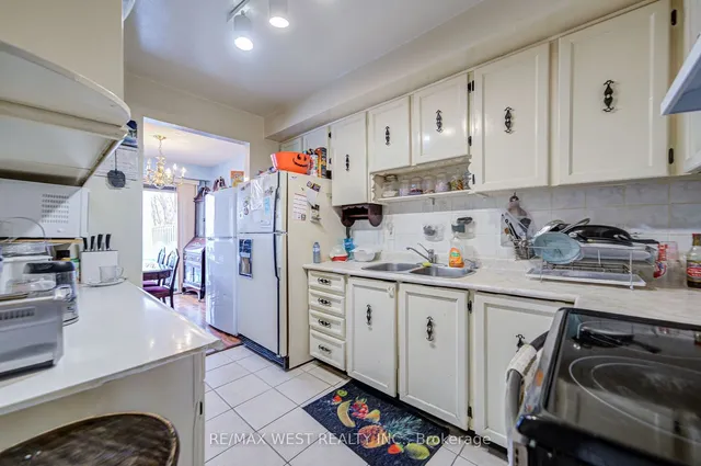 Additional image 16 of 7475 Goreway Dr Unit 18