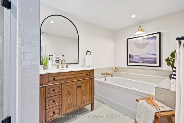 Additional image 25 of 2210 Lakeshore Rd Unit 202