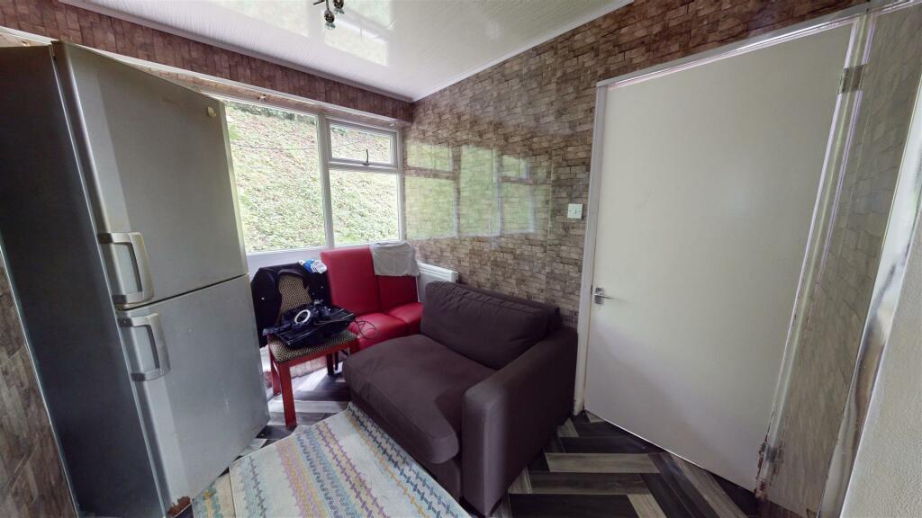 Additional image 5 of Frizley Gardens, Bradford