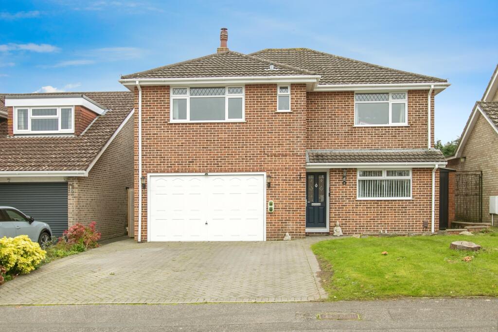 De Courtenai Close, BEARWOOD, Bournemouth, Dorset, BH11