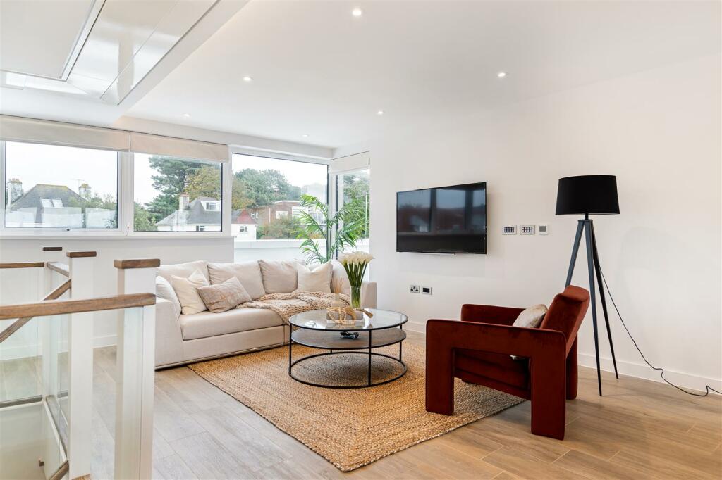 Additional image 42 of Sandbanks Road, Lilliput