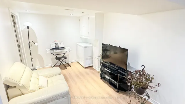 Additional image 17 of 16 Hedley Crt