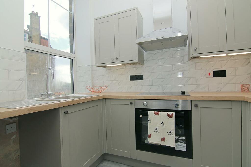 Additional image 8 of Lady Park Avenue, Bingley