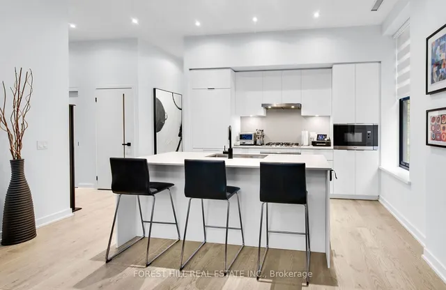 Additional image 19 of 22 Lombard St Unit 203