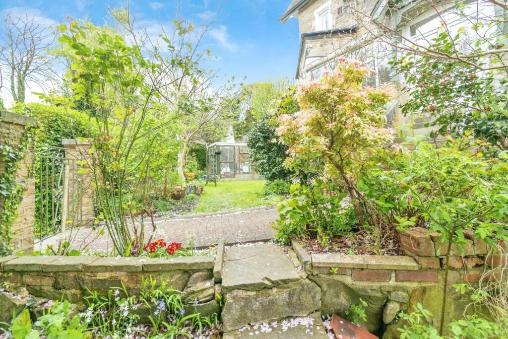 Additional image 43 of Park Grove, Bradford, BD9