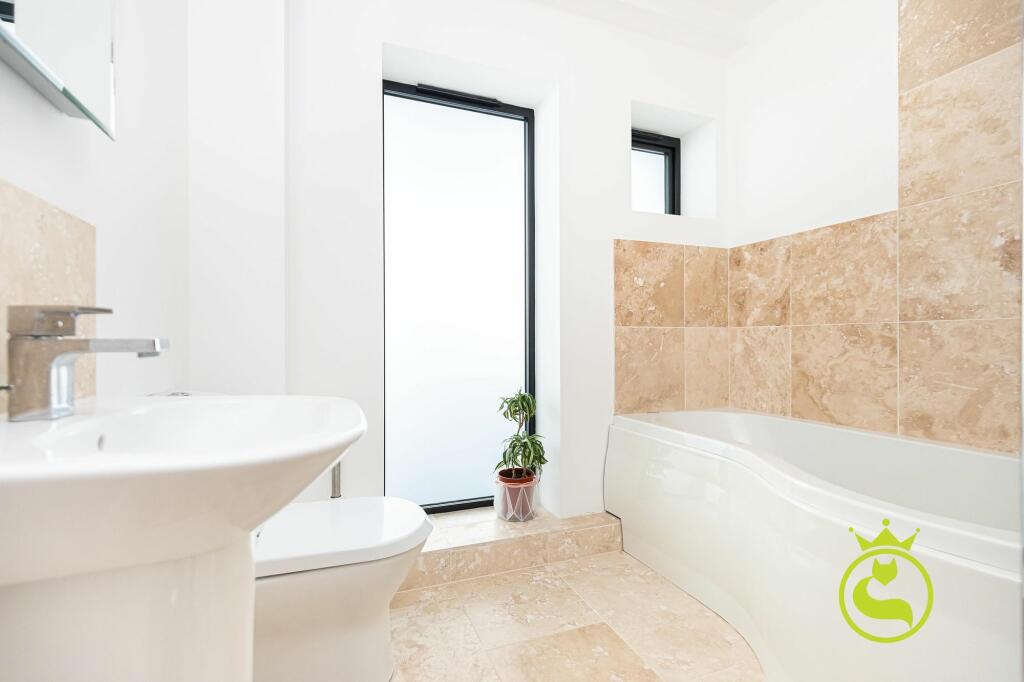 Additional image 16 of Town House- Cluster Views, Sandbanks Road, Whitecliff, Poole BH14