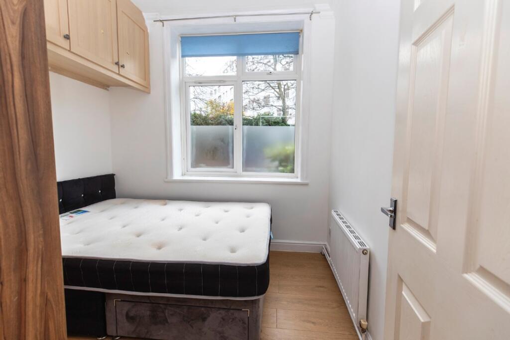 Additional image 9 of Large 2 Bedroom Flat in Town centre