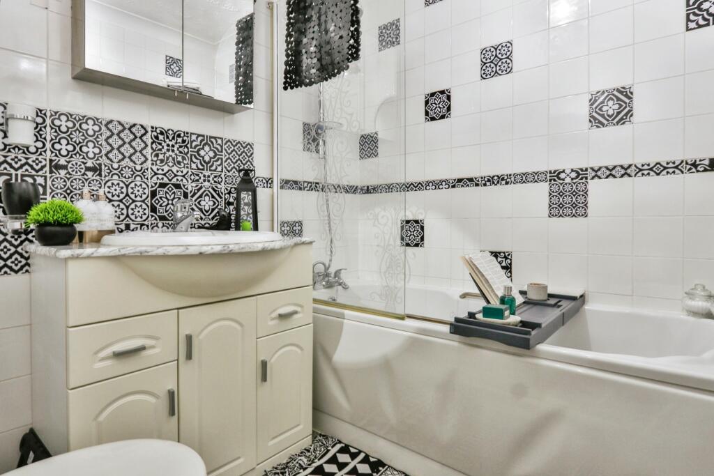 Additional image 16 of Vine Farm Close, Poole, Dorset, BH12