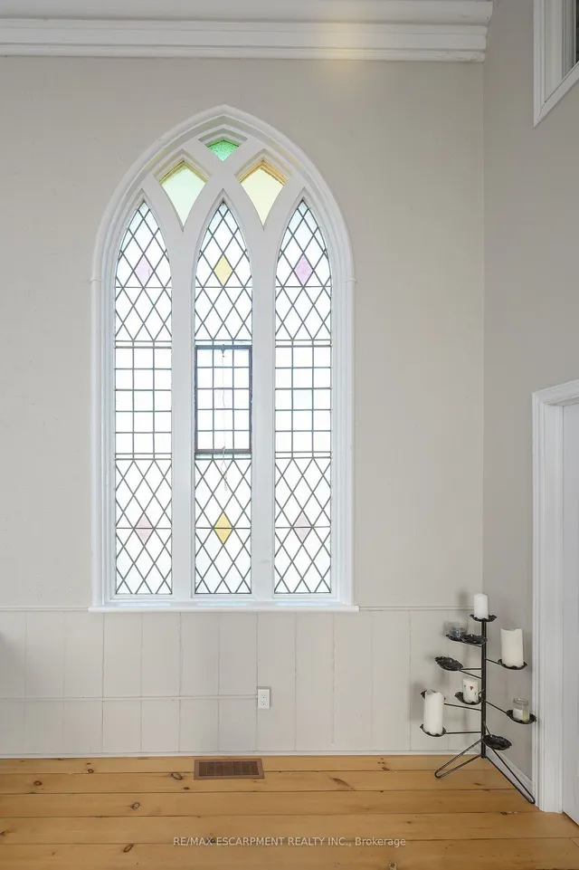 Additional image 19 of 3318 Dundas St