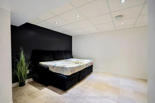 Additional image 26 of 13 Foster Rd