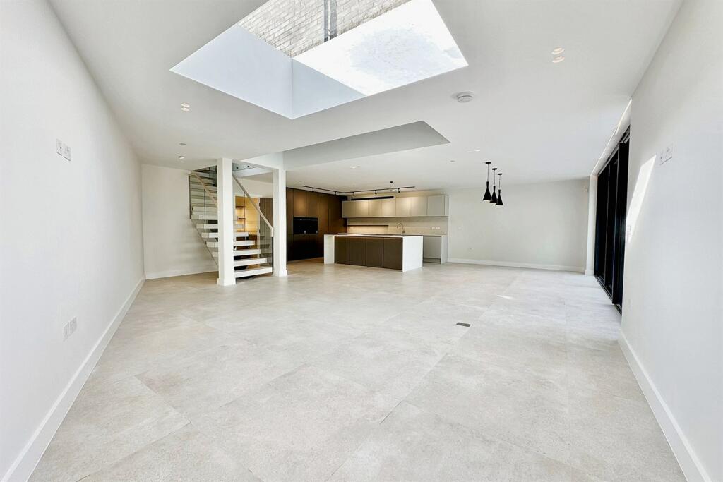 Additional image 4 of Lilliput