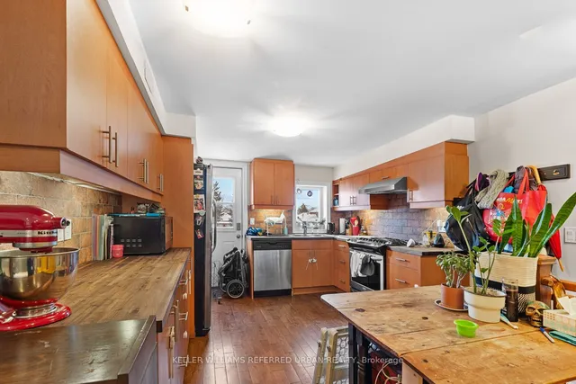 Additional image 23 of 32 Castleton Ave