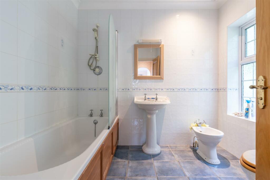 Additional image 13 of Sandbanks Road, Evening Hill