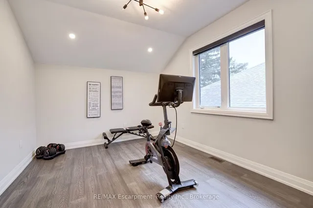 Additional image 23 of 560 Woodview Rd