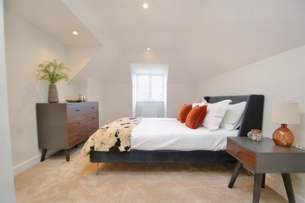 Additional image 16 of Ashley Cross