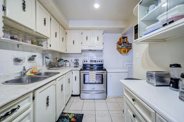 Additional image 19 of 7475 Goreway Dr Unit 18