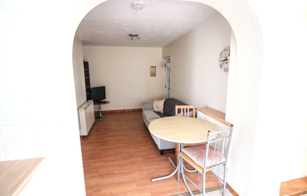 Additional image 5 of Wallisdown Road, Poole, BH12